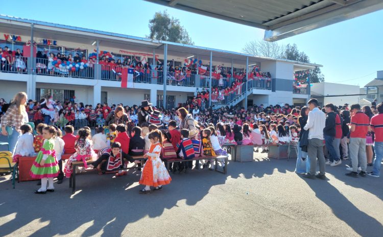  Celebración de las Fiestas Patrias en Colegio La República